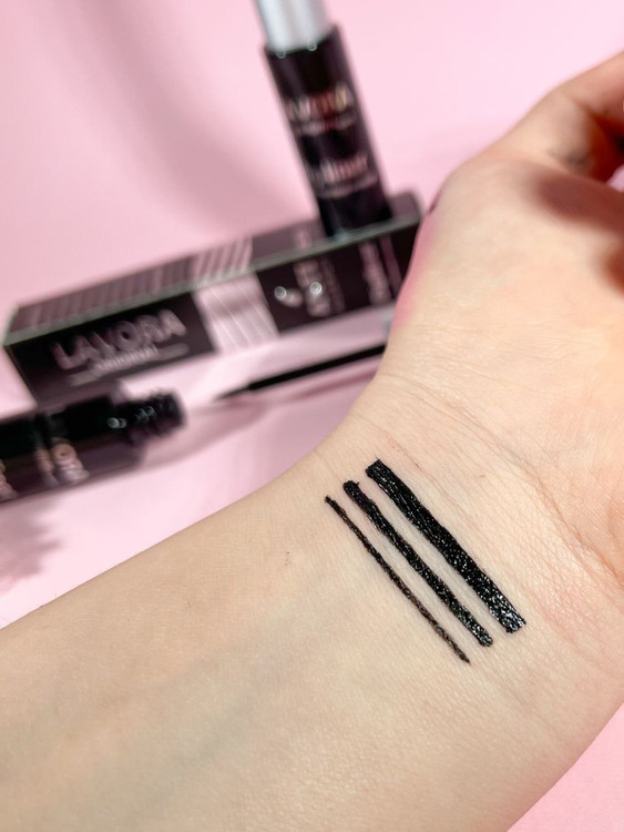 خط چشم لاورا مویی و ماژیکی