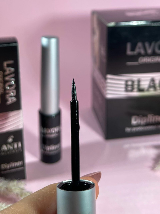 خط چشم لاورا مویی و ماژیکی