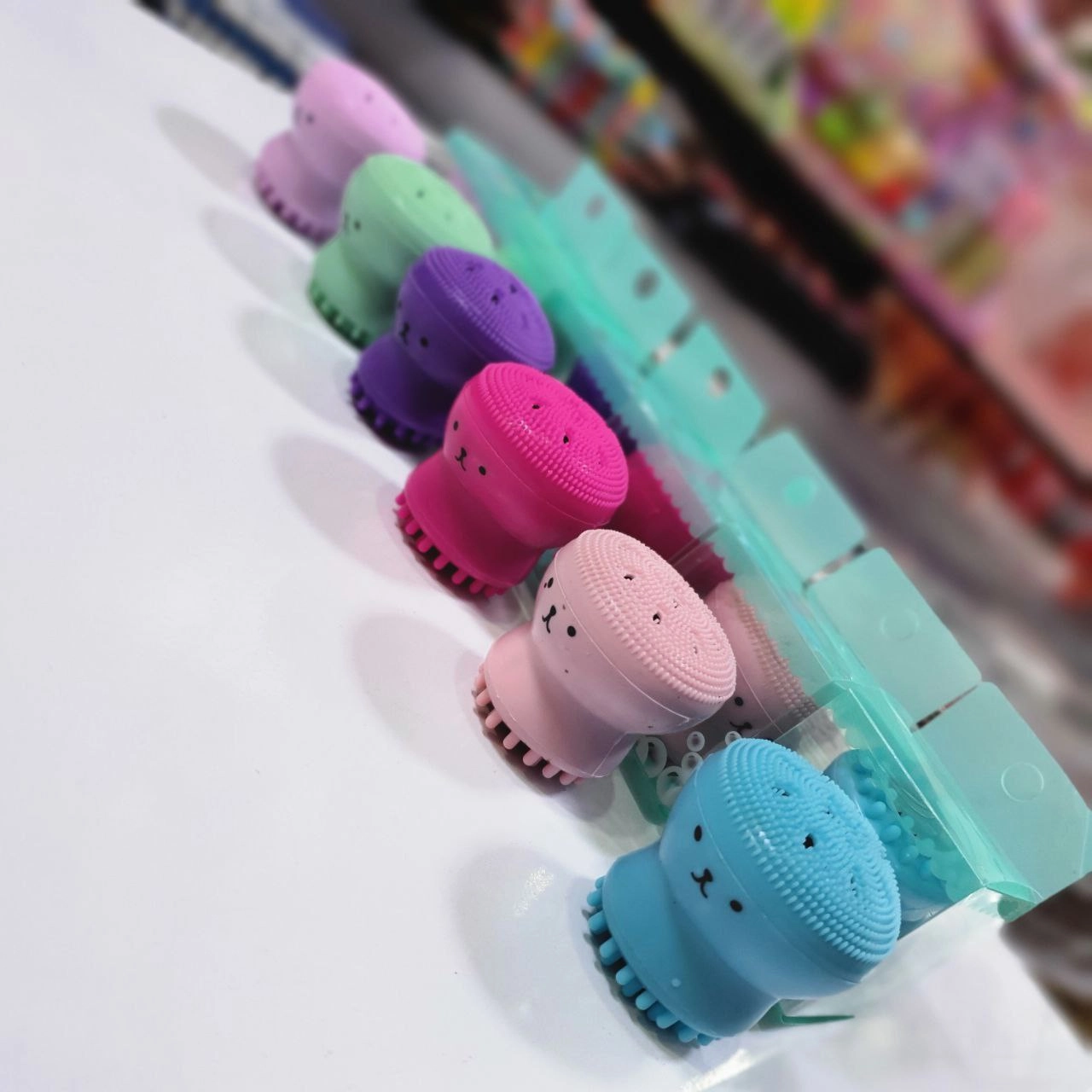 فیس براش دستی سیلیکونی مدل هشت پا