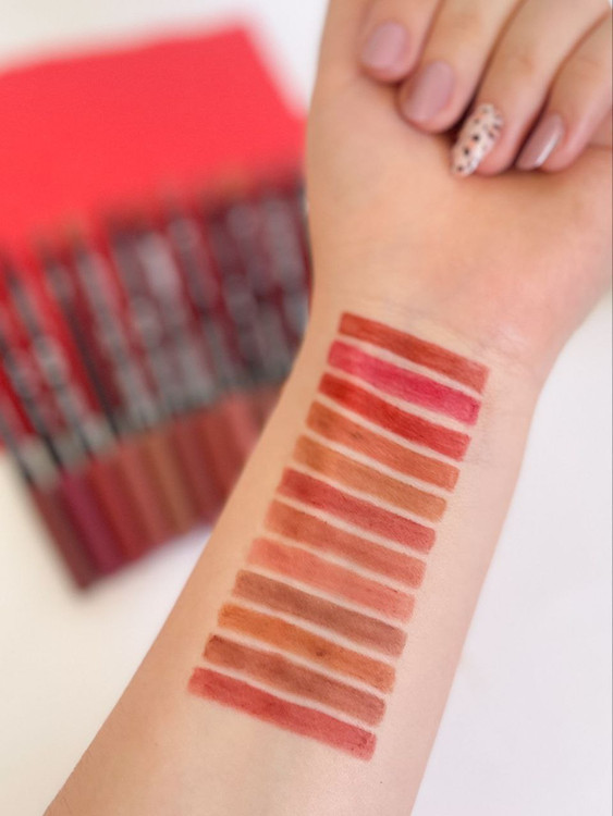 خط لب های رنگی فلورمار