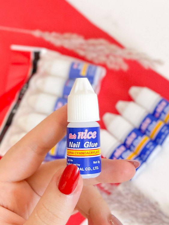 چسپ ناخن لاکی 5 گرمی نایس