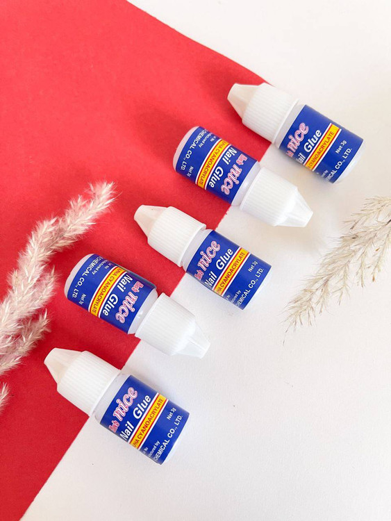 چسپ ناخن لاکی 5 گرمی نایس