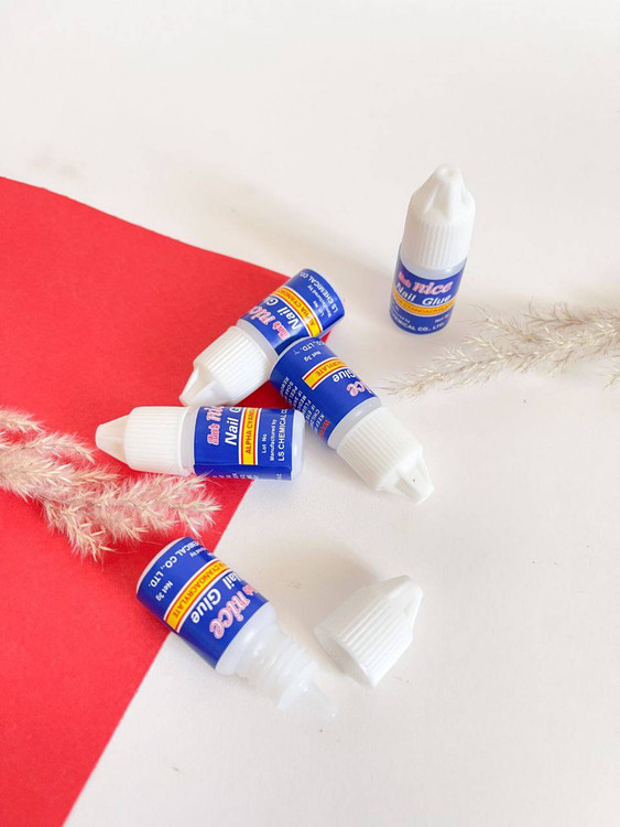 چسپ ناخن لاکی 5 گرمی نایس