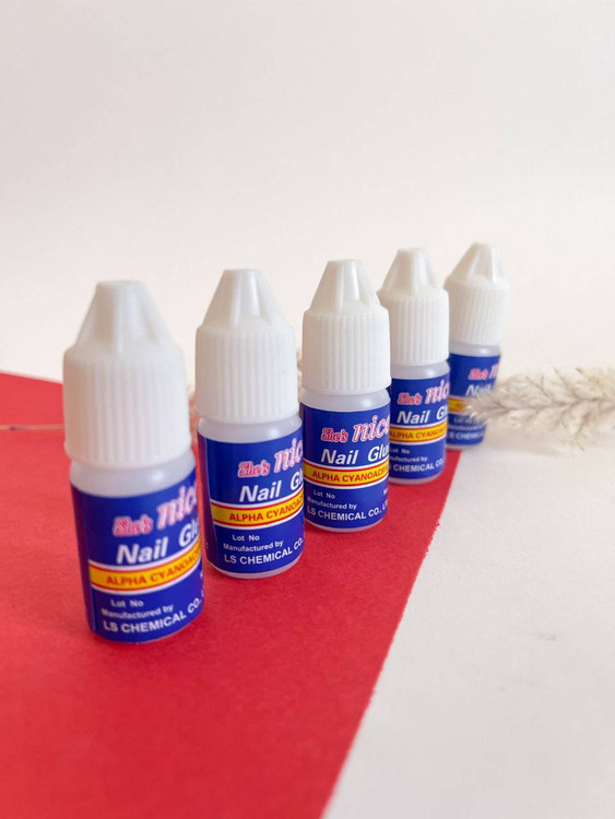 چسپ ناخن لاکی 5 گرمی نایس