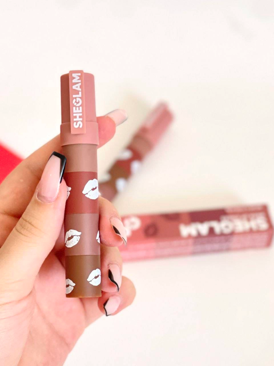 رژلب فشنگی و طبقه ای شیگلم Sheglam