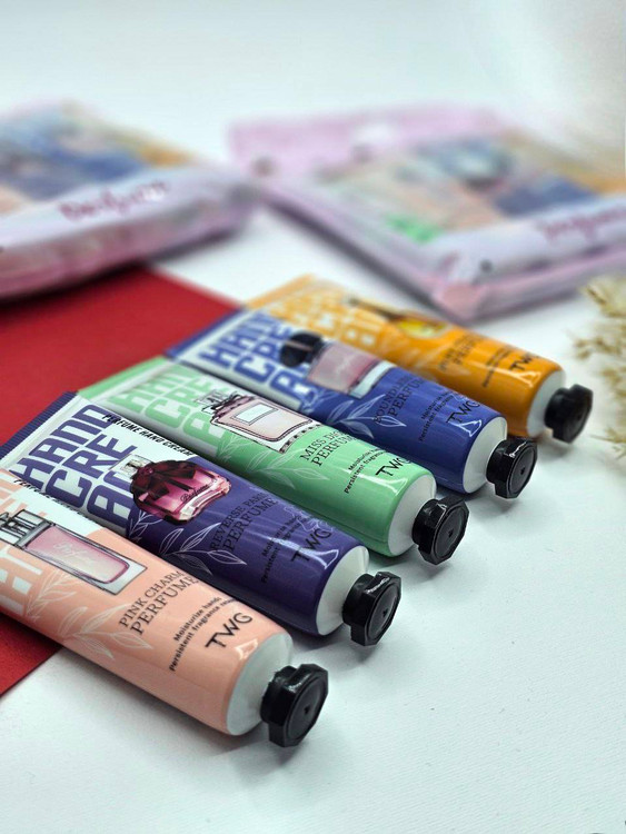 کرم مرطوب کننده و آبرسان ۵عددی عطری