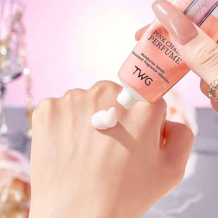 کرم مرطوب کننده و آبرسان ۵عددی عطری