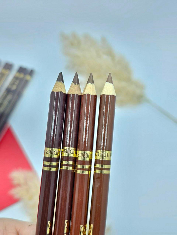 مداد ابرو با کیفیت استی لودر