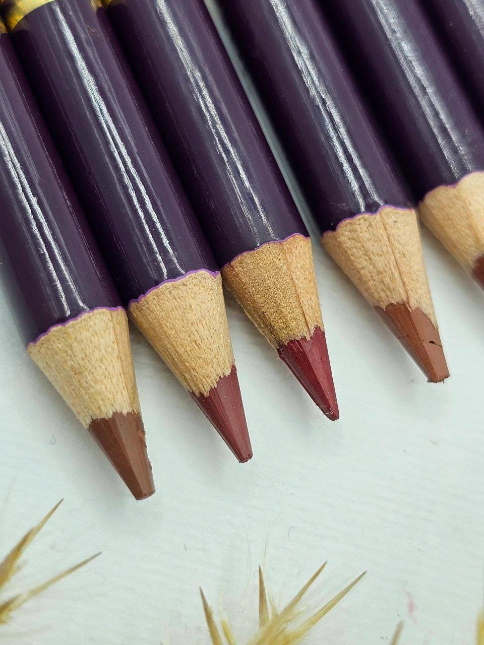 خط لب با کیفیت سایز بزرگ لیدی پور سری A