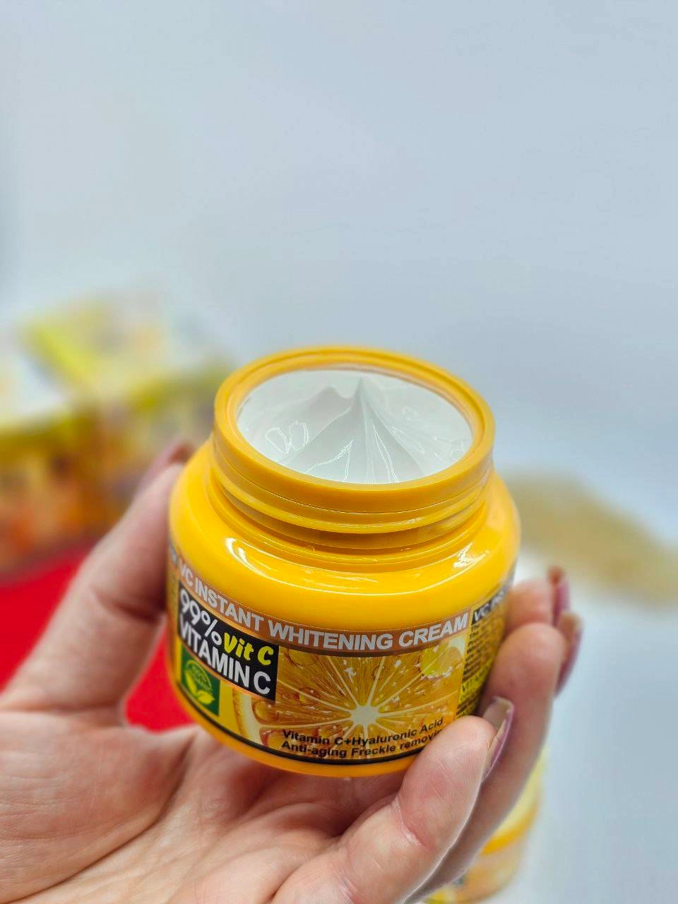 کرم سفید کننده و روشن کننده ویتامین سی وکالی