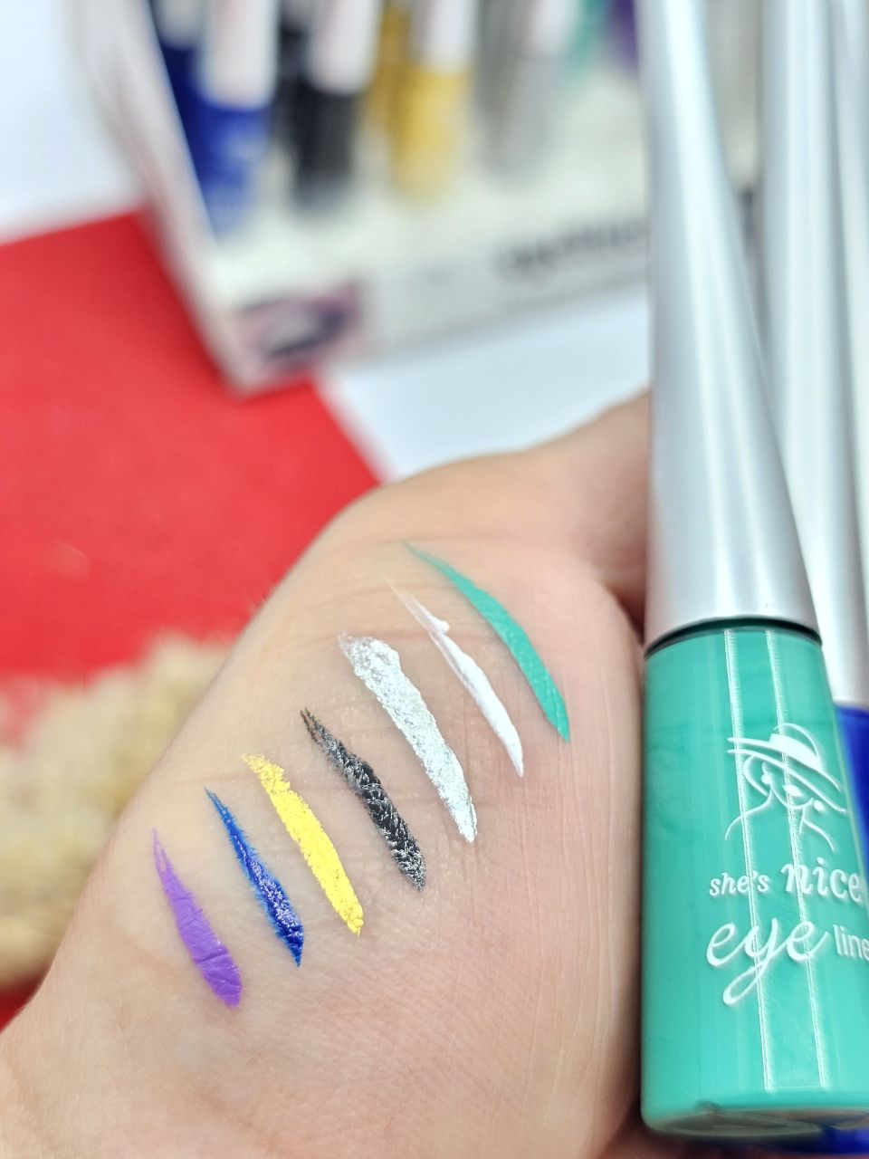 خط چشم مایع رنگی نایس فرانسه