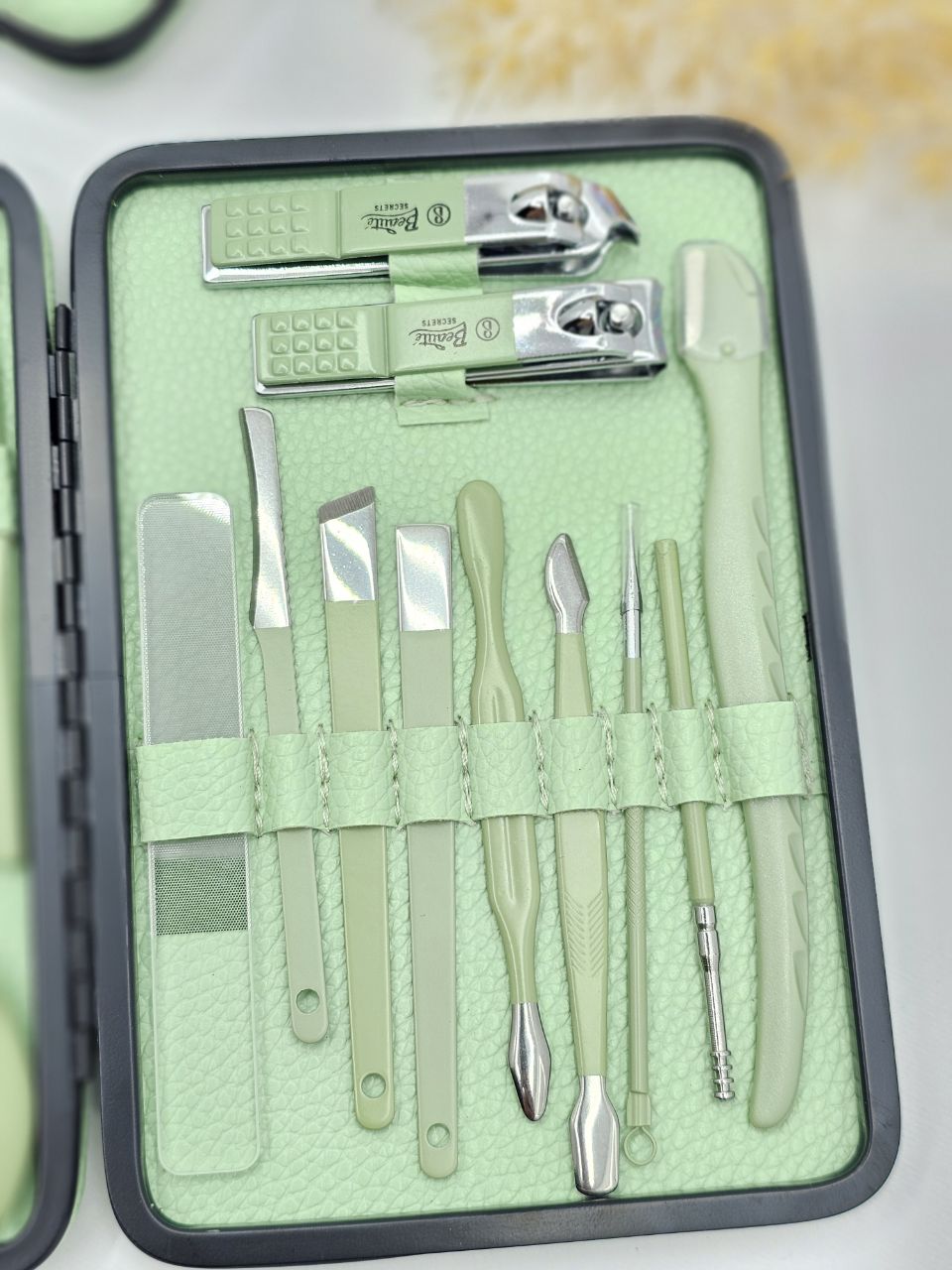 ست مانیکور ۱۸ تیکه چرم حرفه ای