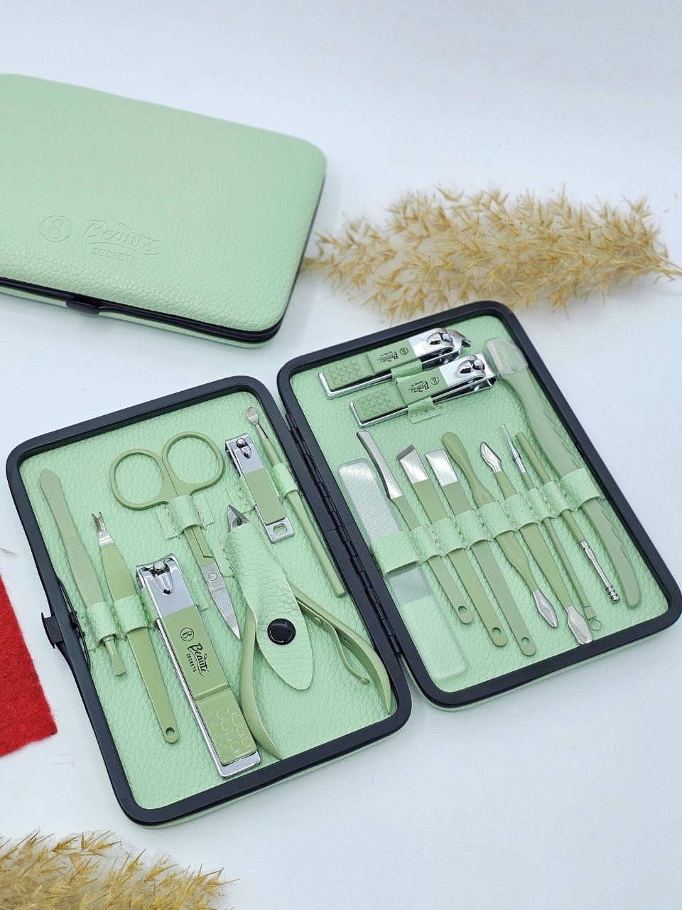 ست مانیکور ۱۸ تیکه چرم حرفه ای