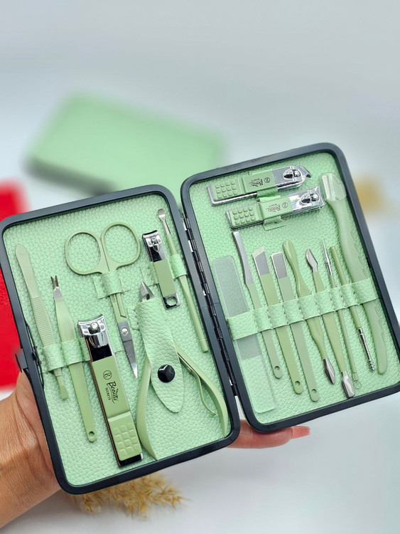 ست مانیکور ۱۸ تیکه چرم حرفه ای