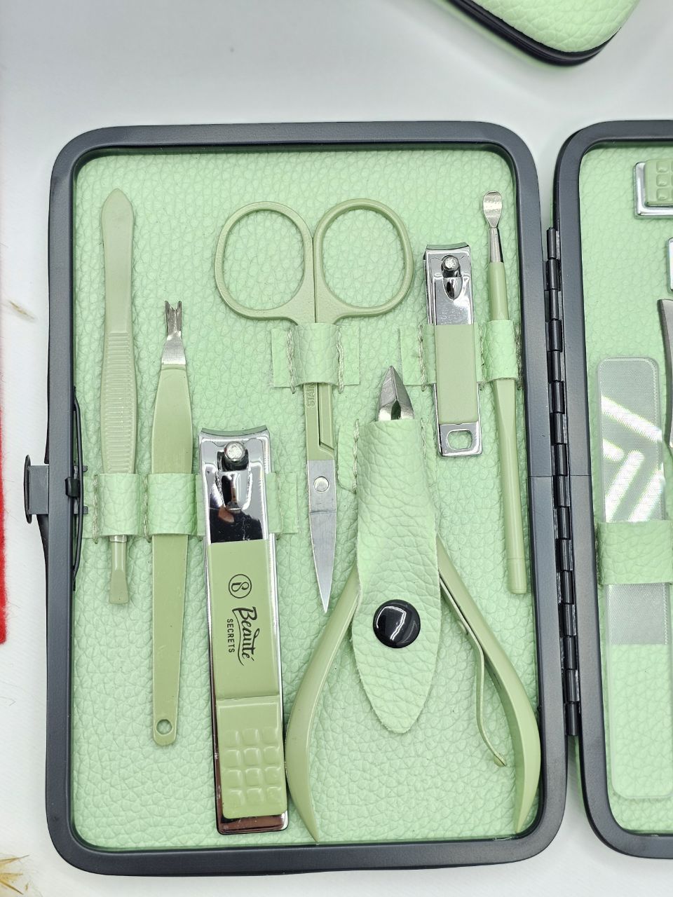 ست مانیکور ۱۸ تیکه چرم حرفه ای