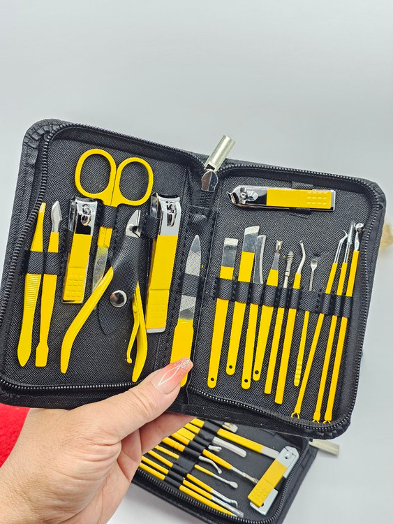 ست مانیکور 18 تیکه چرم