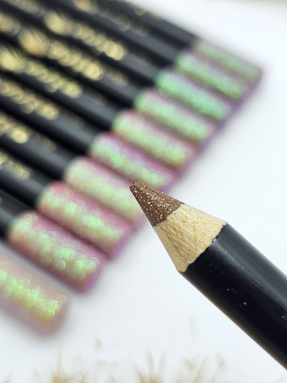 رژلب مدادی شاین دار نایس