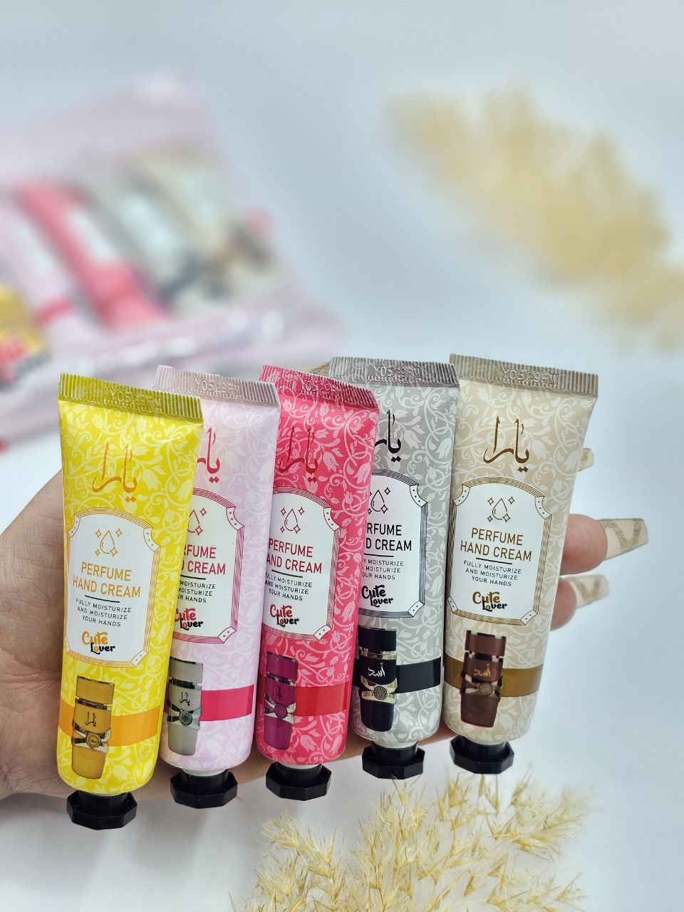 کرم آبرسان و مرطوب کننده دست یارا