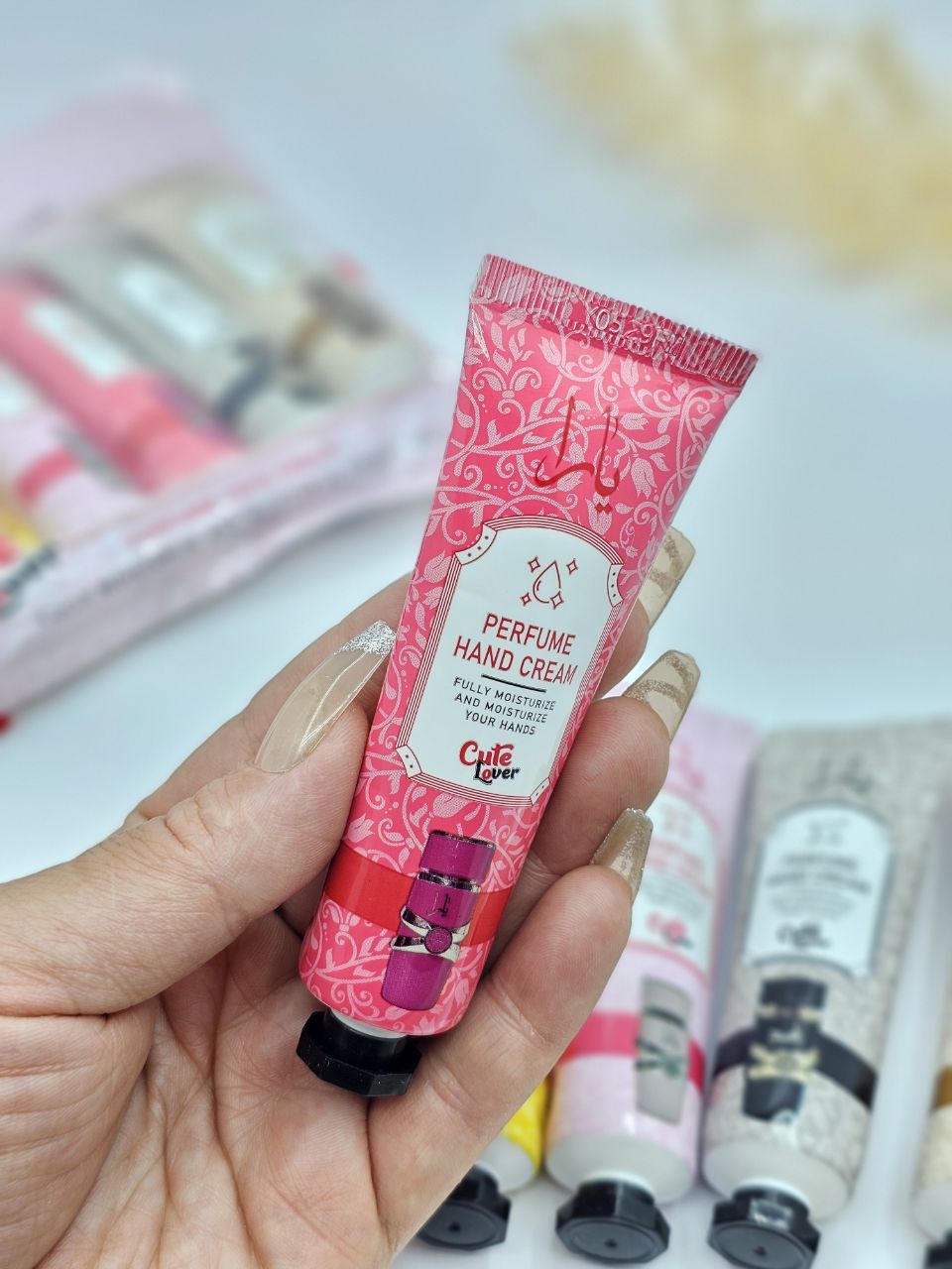 کرم آبرسان و مرطوب کننده دست یارا