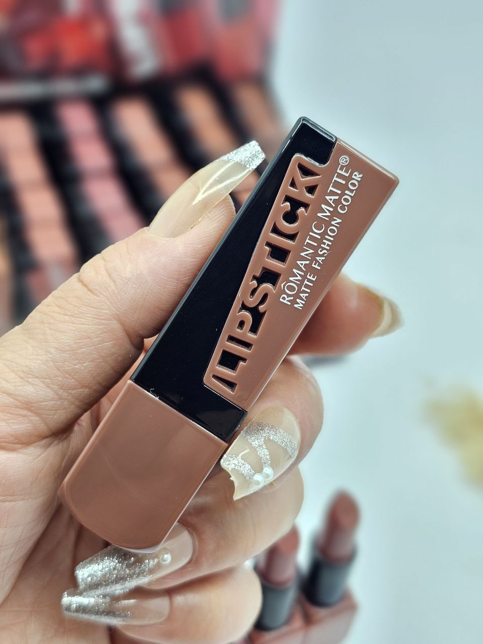 رژلب جامد مخملی رومان