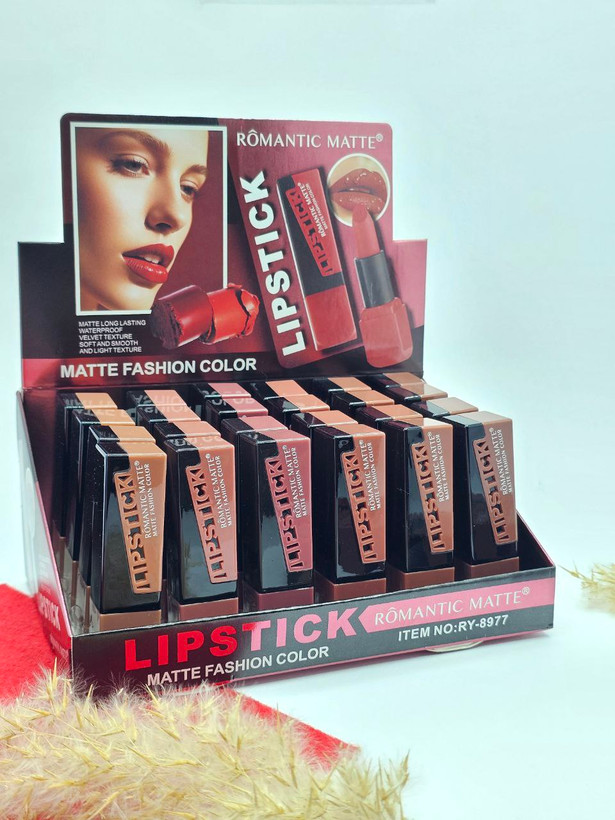 رژلب جامد مخملی رومان