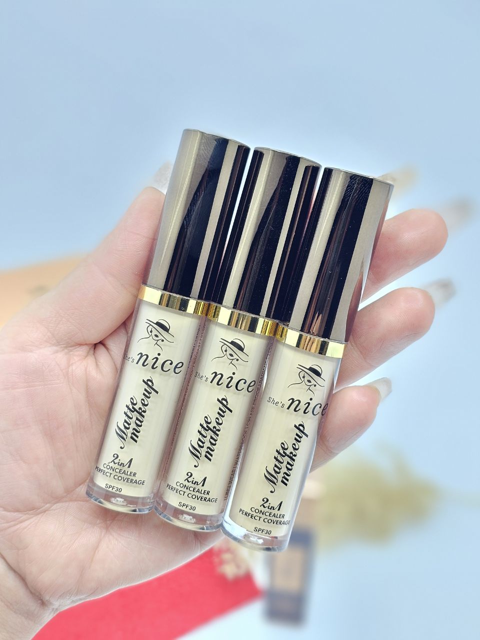 کانسیلر مایع دور چشم نایس فرانسه