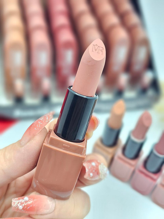 رژلب جامد مخملی تستردار رمانتیک