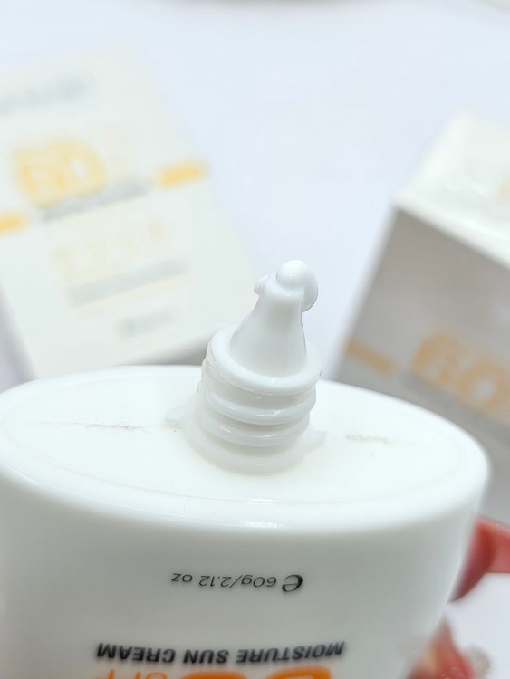 ضد آفتاب بی رنگ SPF 60 با ماندگاری ۲۴ ساعته