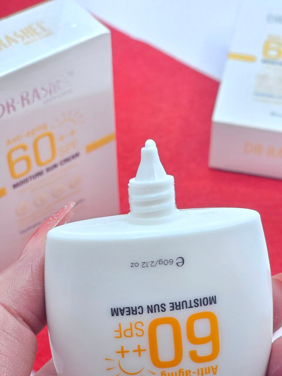 ضد آفتاب بی رنگ SPF 60 با ماندگاری ۲۴ ساعته