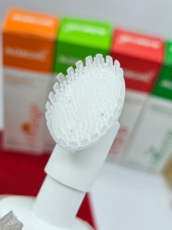 فوم شستشوی براش دار مکس گرل