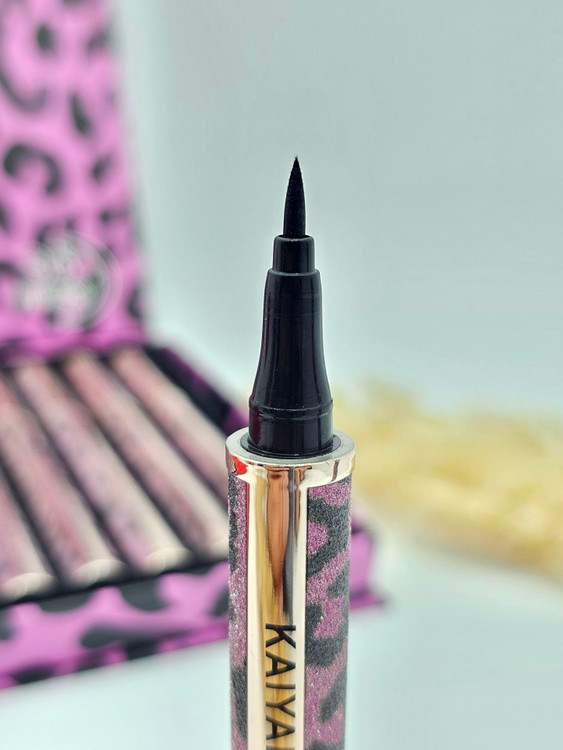 خط چشم ماژیکی سلطنتی کایلی مدل پلنگی