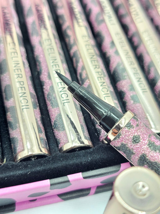 خط چشم ماژیکی سلطنتی کایلی مدل پلنگی