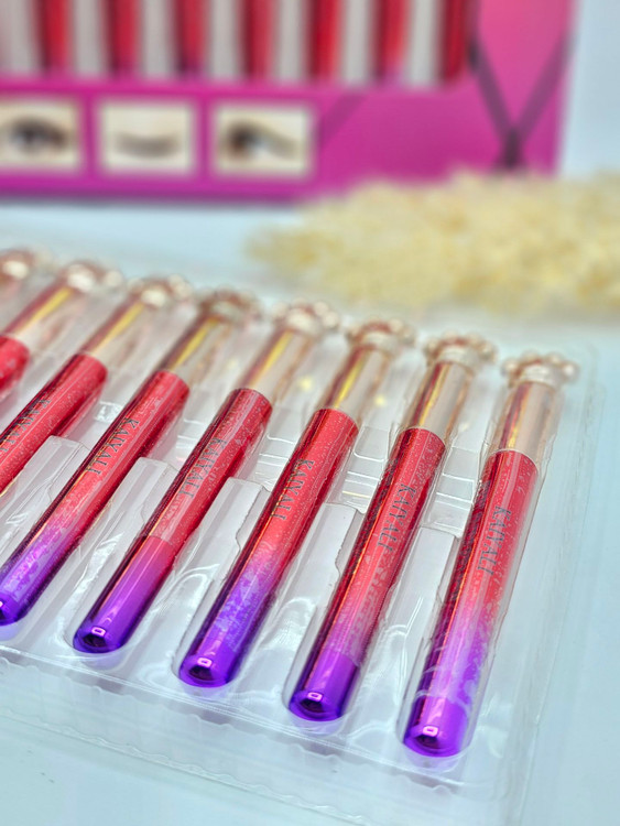 خط چشم ماژیکی پنجه گربه کایلی