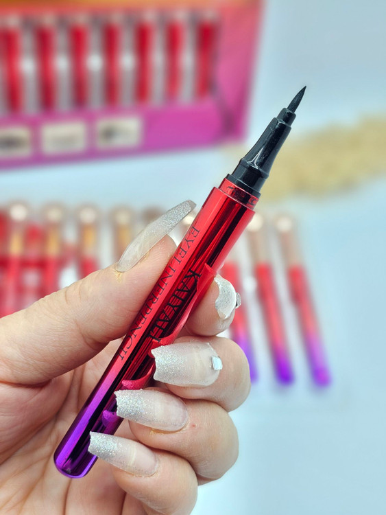 خط چشم ماژیکی پنجه گربه کایلی