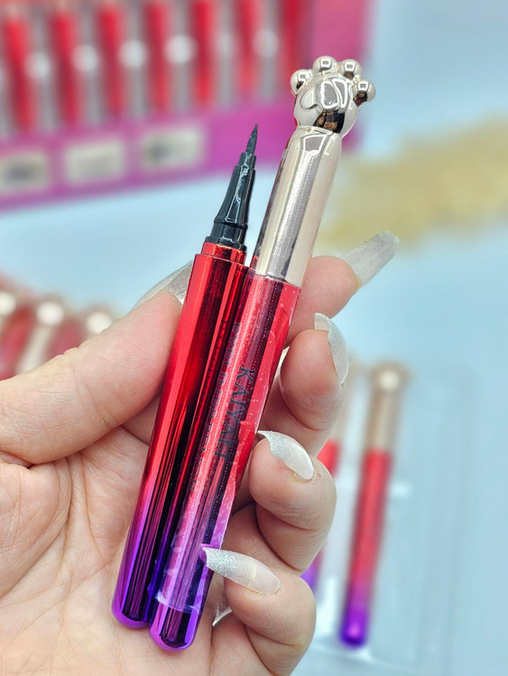 خط چشم ماژیکی پنجه گربه کایلی