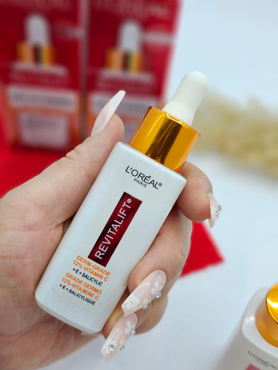 سرم روشنکننده صورت با ۱۲٪ ویتامین C